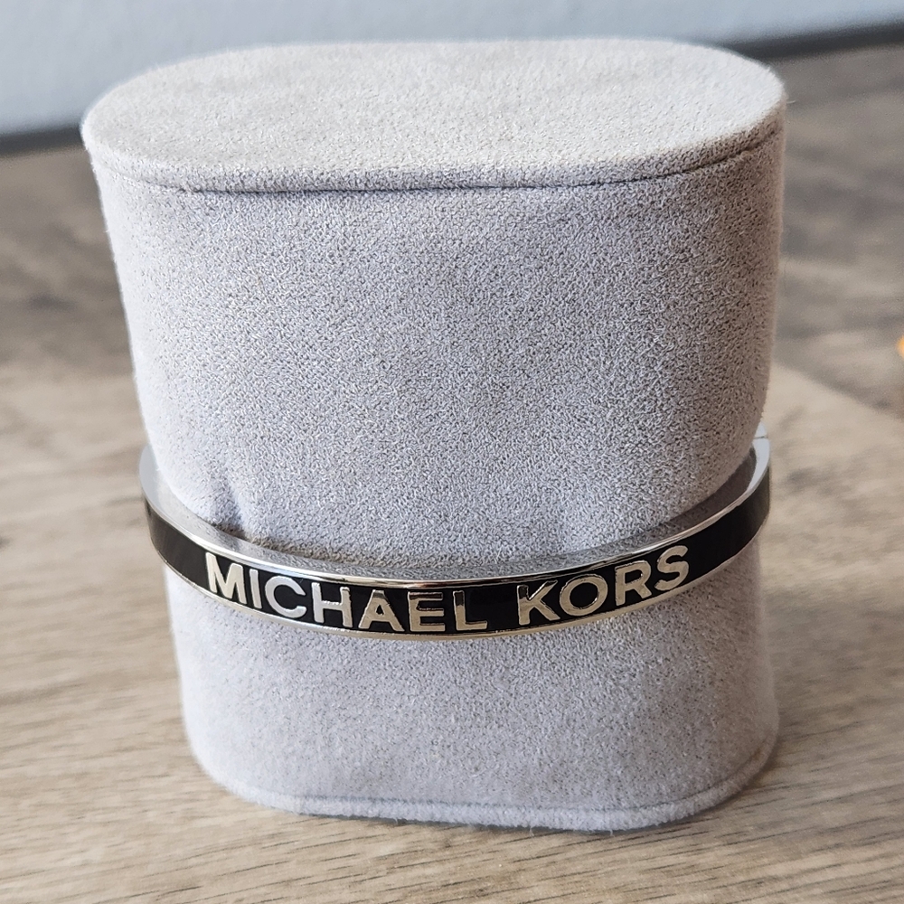 Michael Kors Women's Silver Tone Brass Hinge Bangle Bracelet